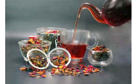 The Royal Steep: Why Rose & Hibiscus Black Tea is the Ultimate Mood Lifter
